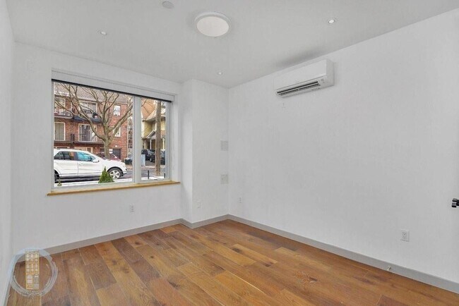 Foto del edificio - 675 E 32nd St