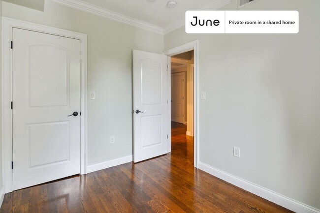 Foto del edificio - Room in Shared 5 bed/1.5 bath home