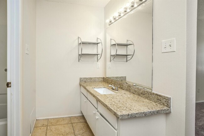 Foto del edificio - 2611 Grants Lake Blvd