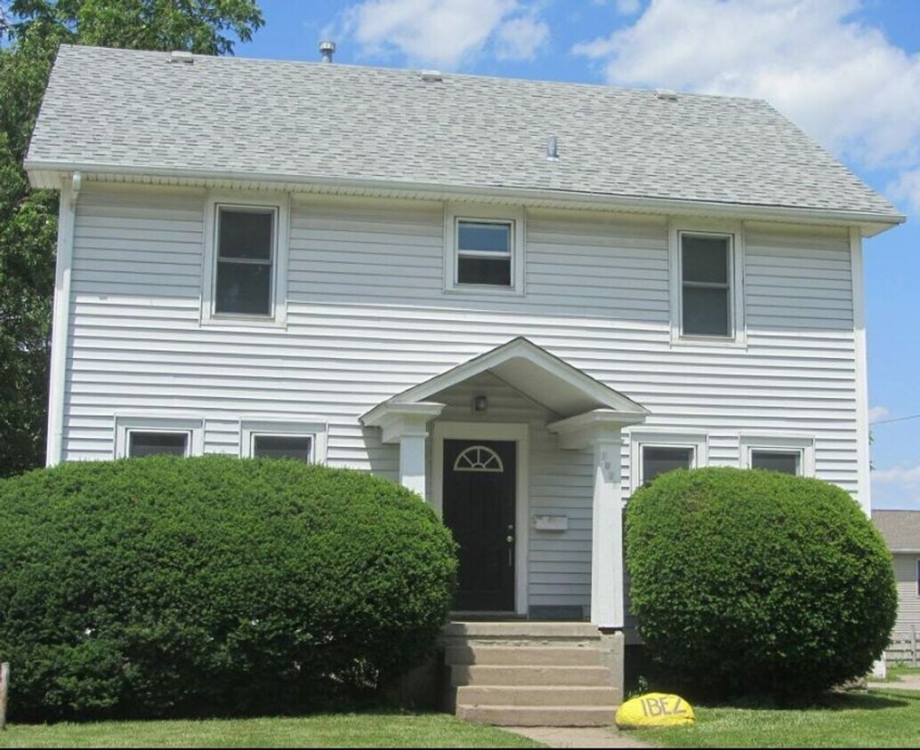 1021 W 22nd St Cedar Falls House Rental in Cedar Falls, IA