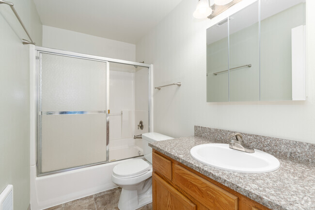 1BR, 1BA - 770SF - Bathroom - Autumn Oaks Apartments