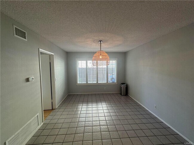 Foto del edificio - 14371 Miro Ct