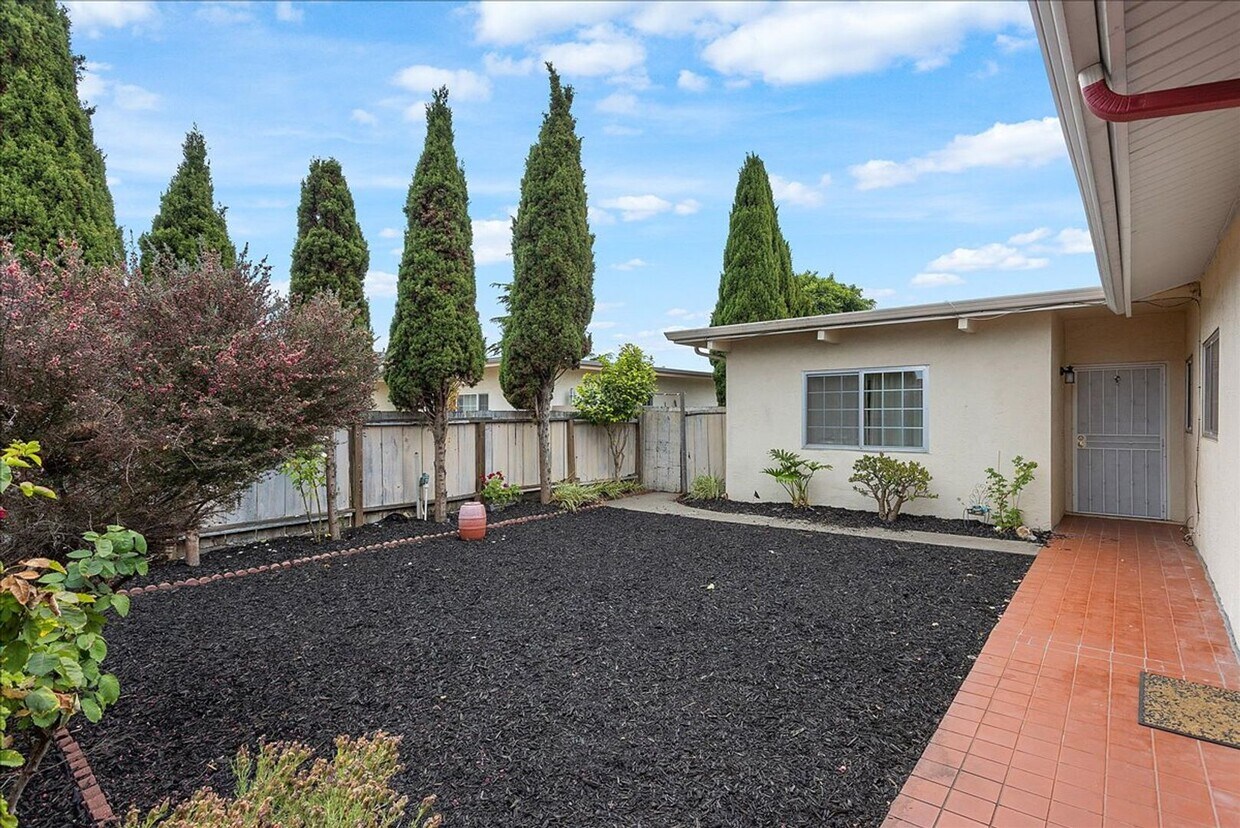 Primary Photo - 1154 Otis Dr