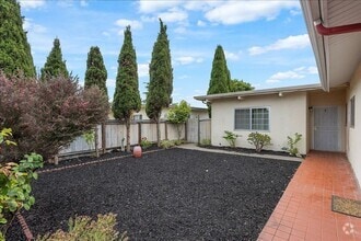 Building Photo - 1154 Otis Dr