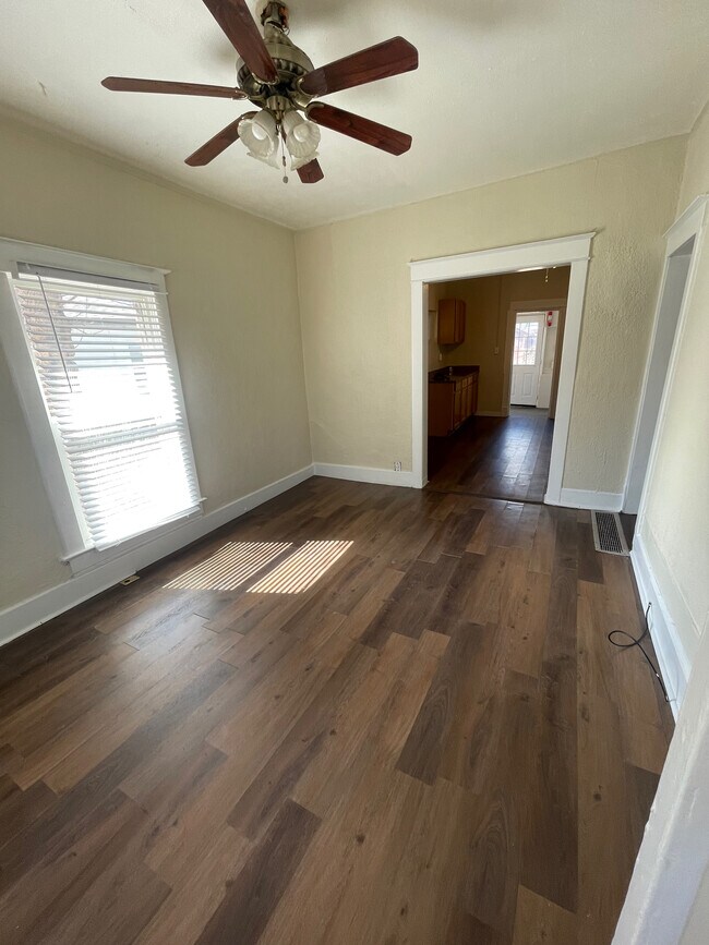 Living Room - 2809 S Lincoln St