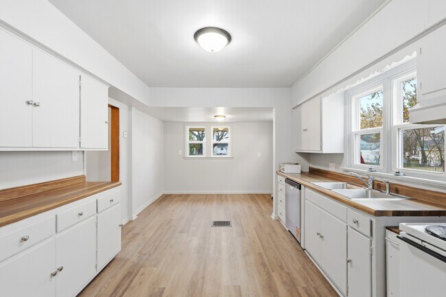 Foto del edificio - 607 W Grand Ave