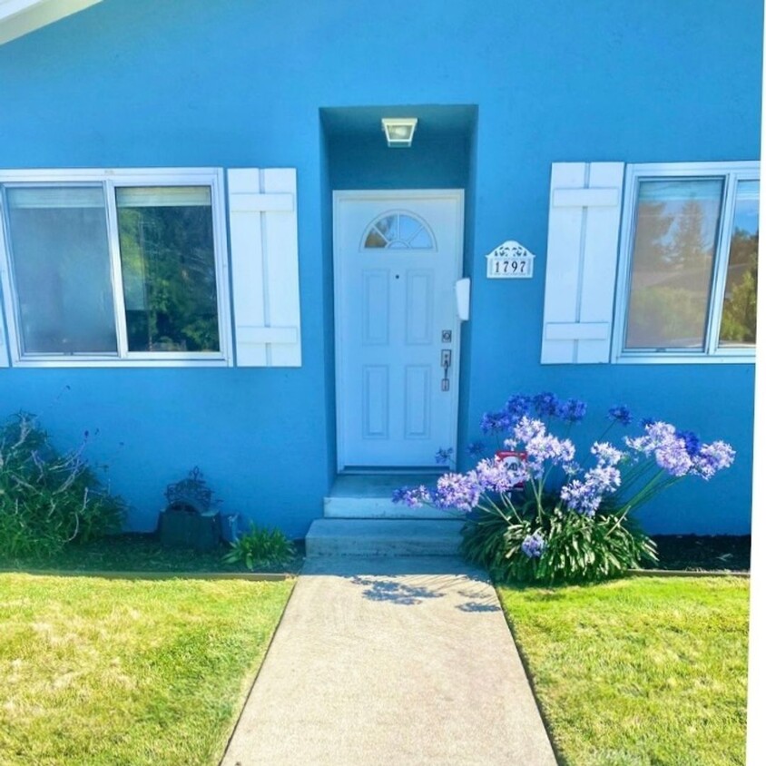 Foto principal - Castro Valley 2 BD/1.5 BA, 2 Story Duplex,...