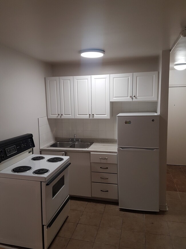 Building Photo - Beautiful studio available for rent