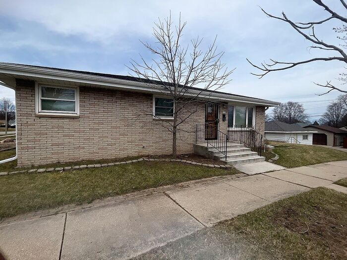 Primary Photo - 3 Bedroom 1.5 Bathroom Single Family Home