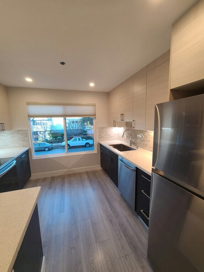 Building Photo - 464 Clinton Street #211, Unit 211