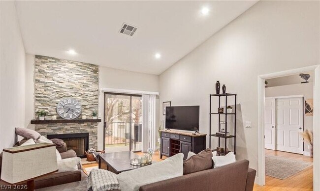 Foto del edificio - 2840 Blue Bonnet Dr