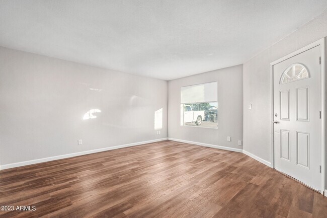Foto del edificio - 1146 E 2nd St