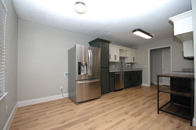 Building Photo - 403 Earl Dr