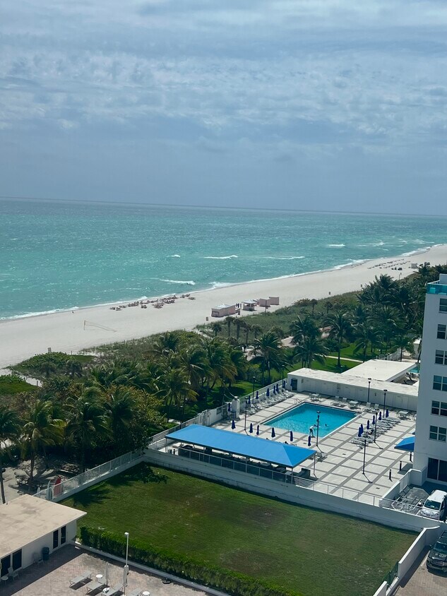 Primary Photo - 5005 Collins Ave