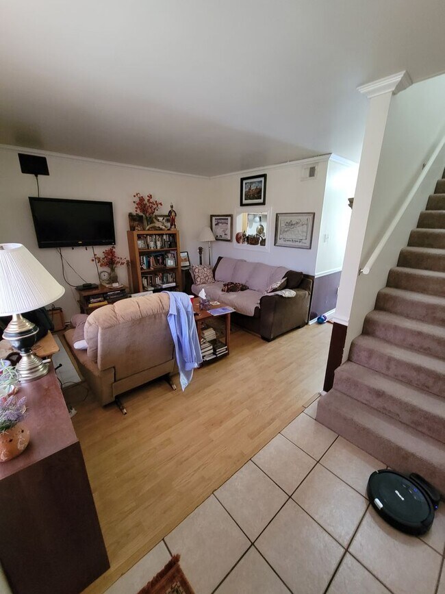 Building Photo - College Station - 2 bedroom /1.5 bath Cond...