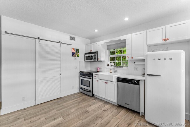 Building Photo - 5505 N Ocean Blvd