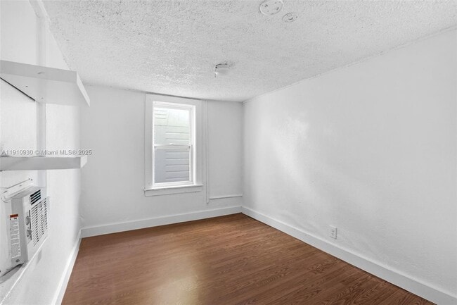 Foto del edificio - 176 NE 50th St