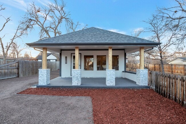 Beautiful 3 Bed 1 Bath Home in Edgewater! - Beautiful 3 Bed 1 Bath Home in Edgewater!
