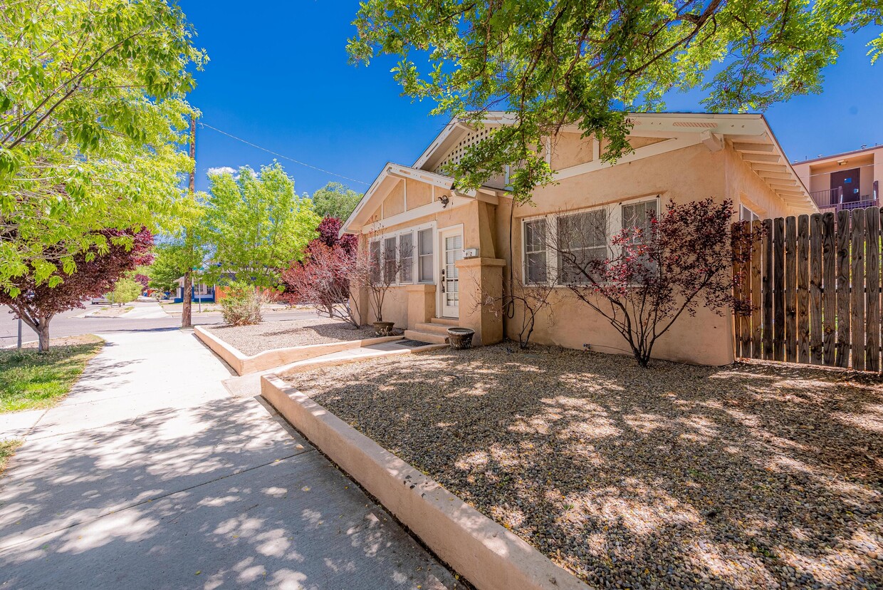 902 Marquette Ave NW, Albuquerque, NM 87102 House Rental in