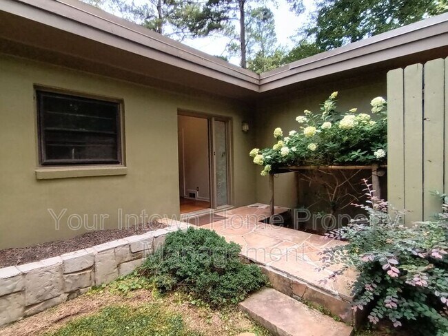 Foto del edificio - 1876 Mason Mill Rd