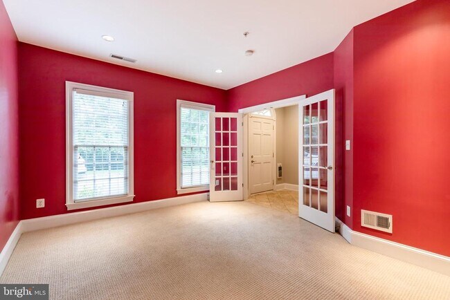 Foto del edificio - 1720 Carpenter Rd