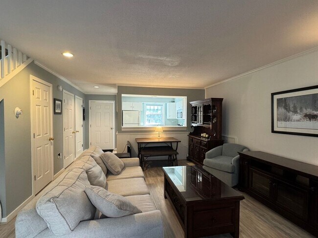 Foto del edificio - 158 Riverside Townhouses Rd