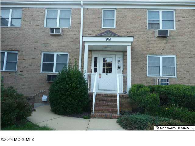 Primary Photo - 98 Stonehurst Blvd