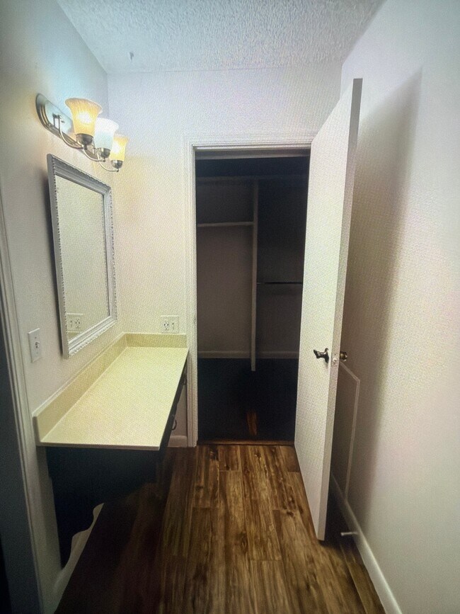 Foto del edificio - 7412 E 68th St