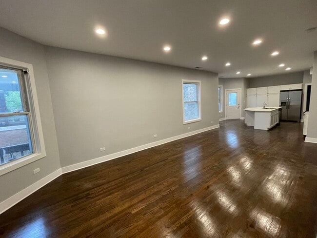 Foto del edificio - 2442 N Lawndale Ave