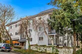 Building Photo - 4345 32nd Ave W