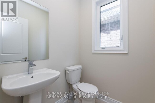 Building Photo - 3 Periwinkle Rd