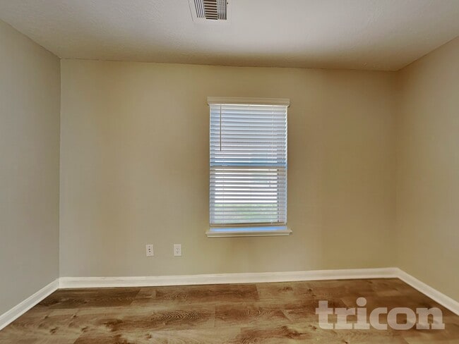 Foto del edificio - 20660 Dunrobin Dr