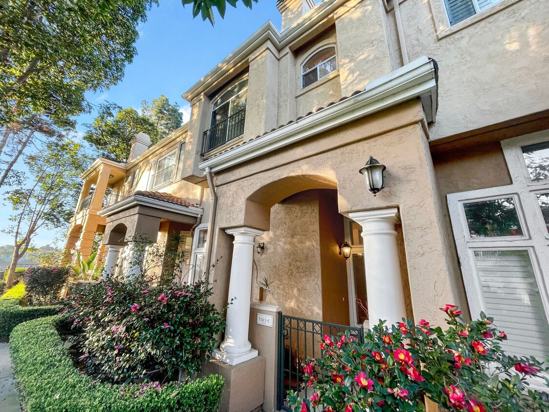 Foto principal - Great 2B/2.5BA Townhome in UTC!