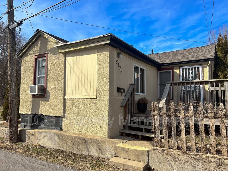Primary Photo - 537 Bucklin St