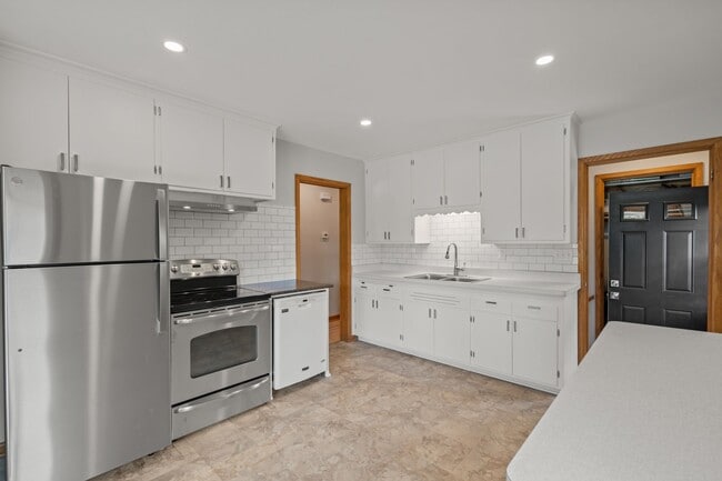 Building Photo - 815 N Roosevelt Ave
