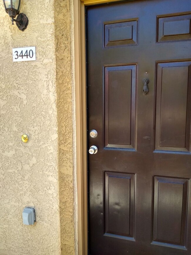 Building Photo - 2 br, 2.5 bath House - 3440 Dry Gulch