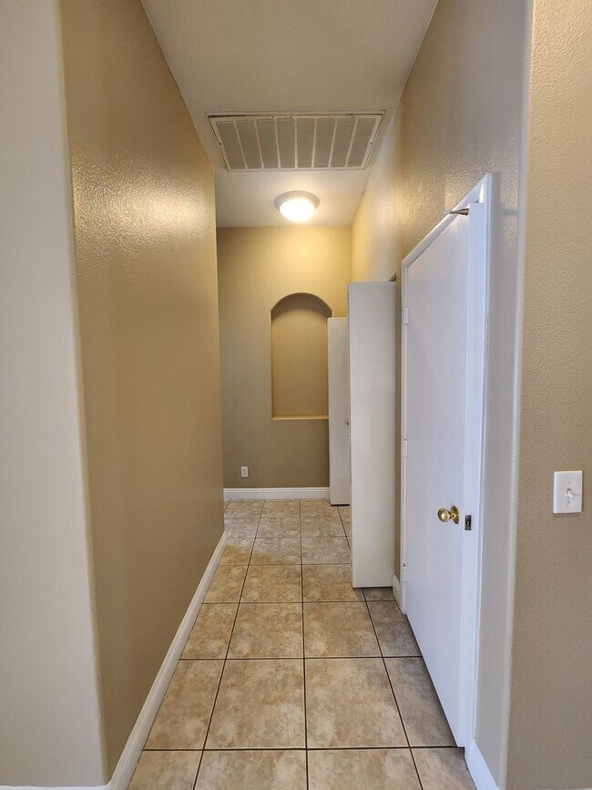 Foto del edificio - A Fabulous 3 Bedroom Townhome In North Las Vegas