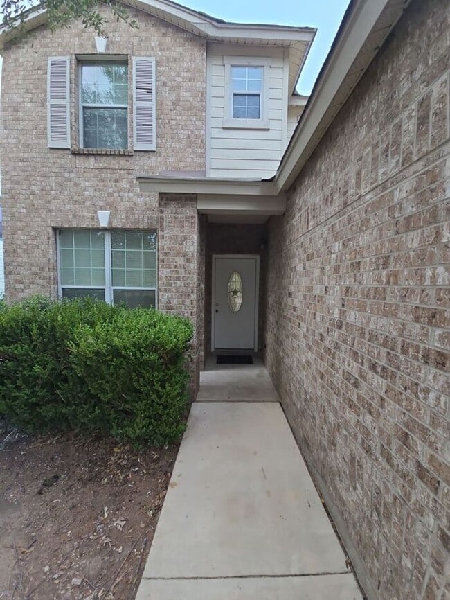 Building Photo - 205 Windridge Dr N