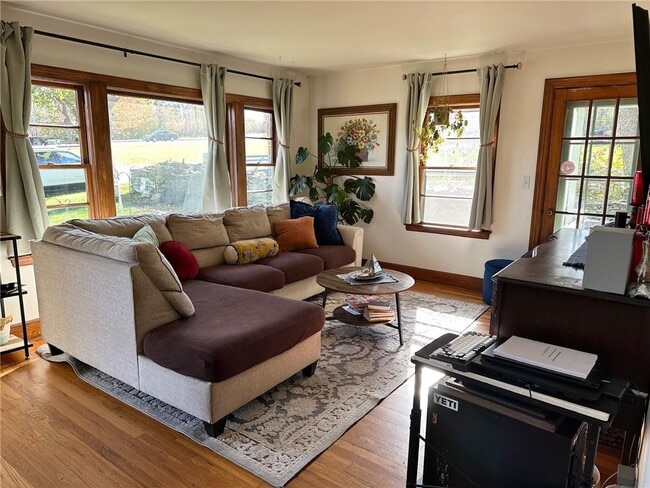 Foto del edificio - 749 W Main Rd