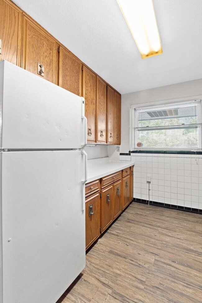 Building Photo - 2 bedroom Single Family Home with Fenced i...
