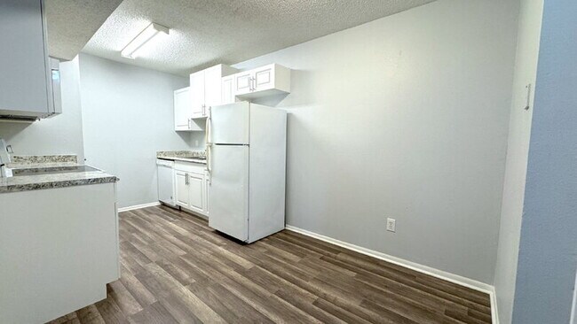 Foto del edificio - 1600 Big Tree Rd