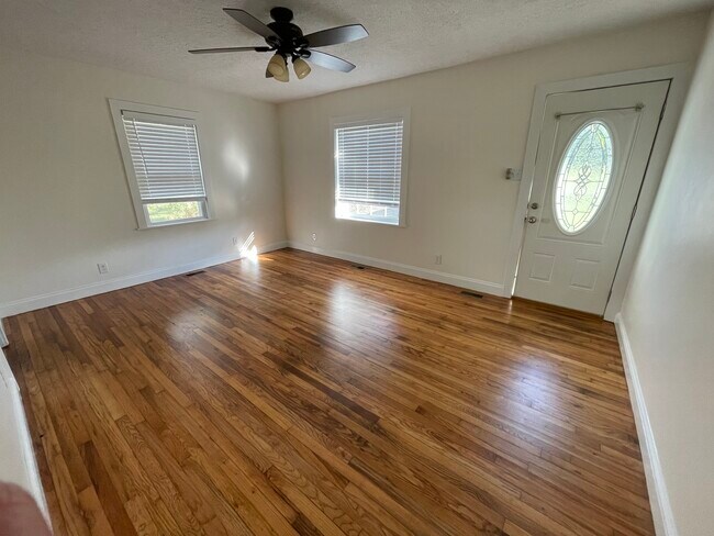 Building Photo - 2115 W Gilbert Ln