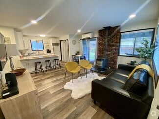 Building Photo - 1419 Syringa Dr