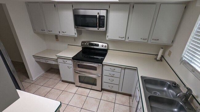 Foto del edificio - Beautiful Townhouse - 3 bed & 2 bath in Gr...