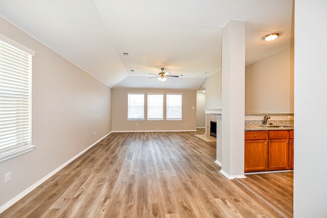 Foto del edificio - 513 Colt Dr