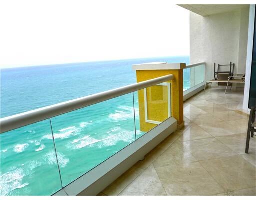 Building Photo - 17885 Collins Ave