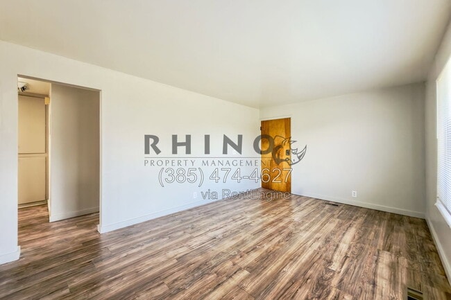 Building Photo - 3907 1040 E