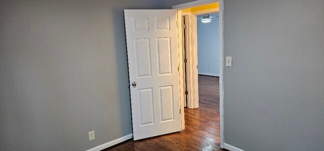 Foto del edificio - 2701 Patrick Rd