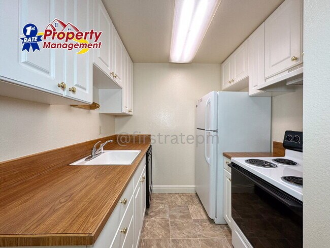 Foto del edificio - 1681 N Laurel St