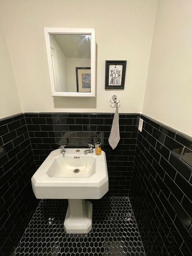 Foto del edificio - Cozy 3 Bed, 2 Bath Farmhouse Cottage